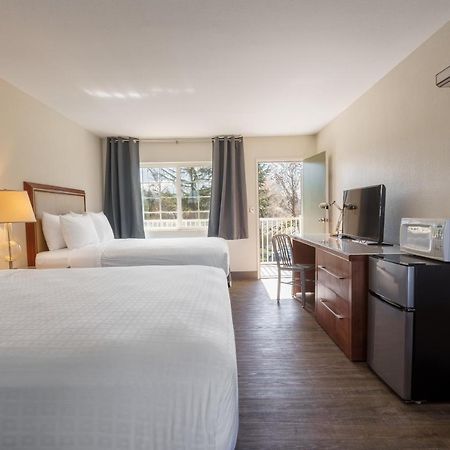 Riverfront Inn Roseburg Extérieur photo