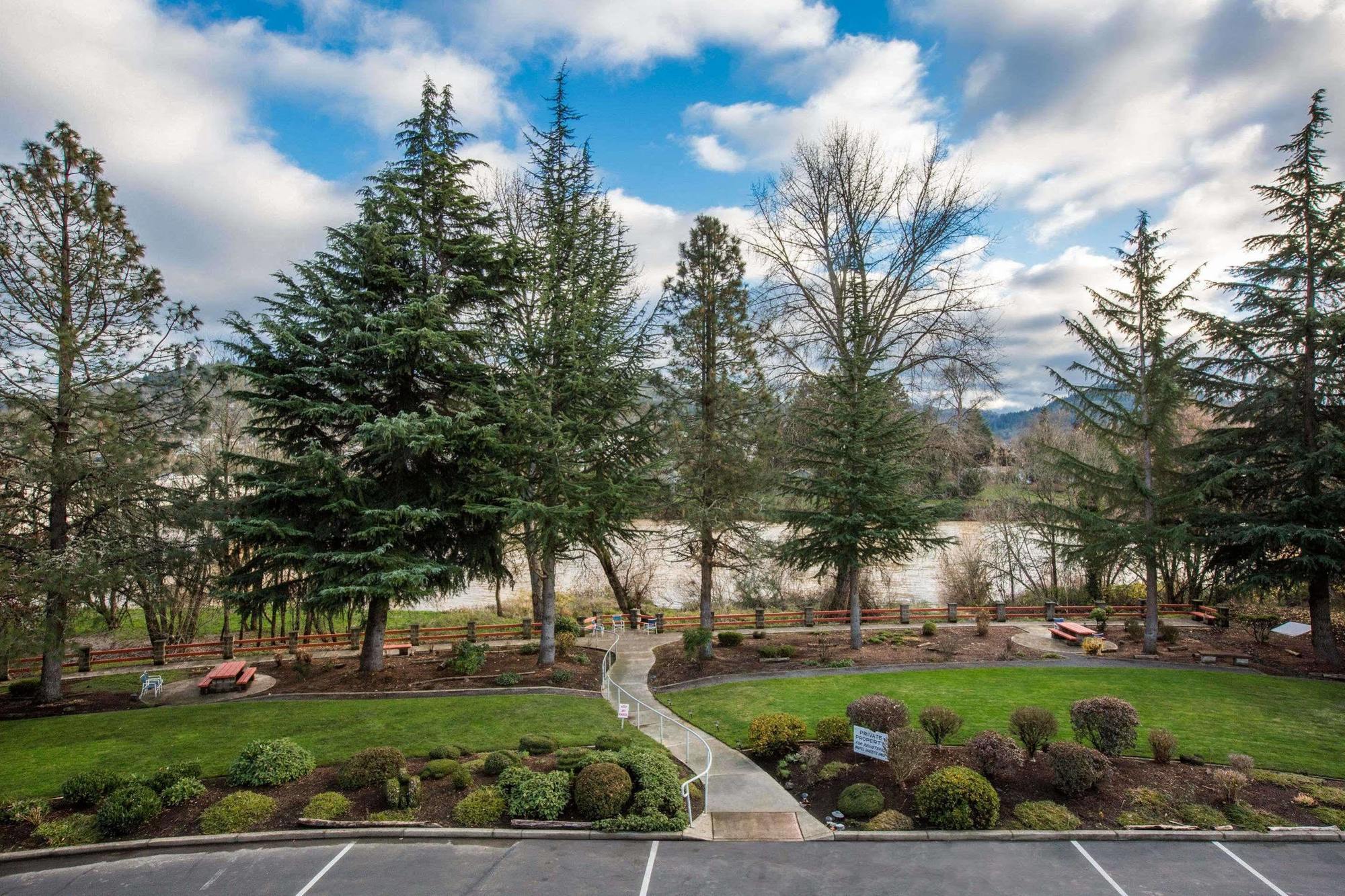 Riverfront Inn Roseburg Extérieur photo