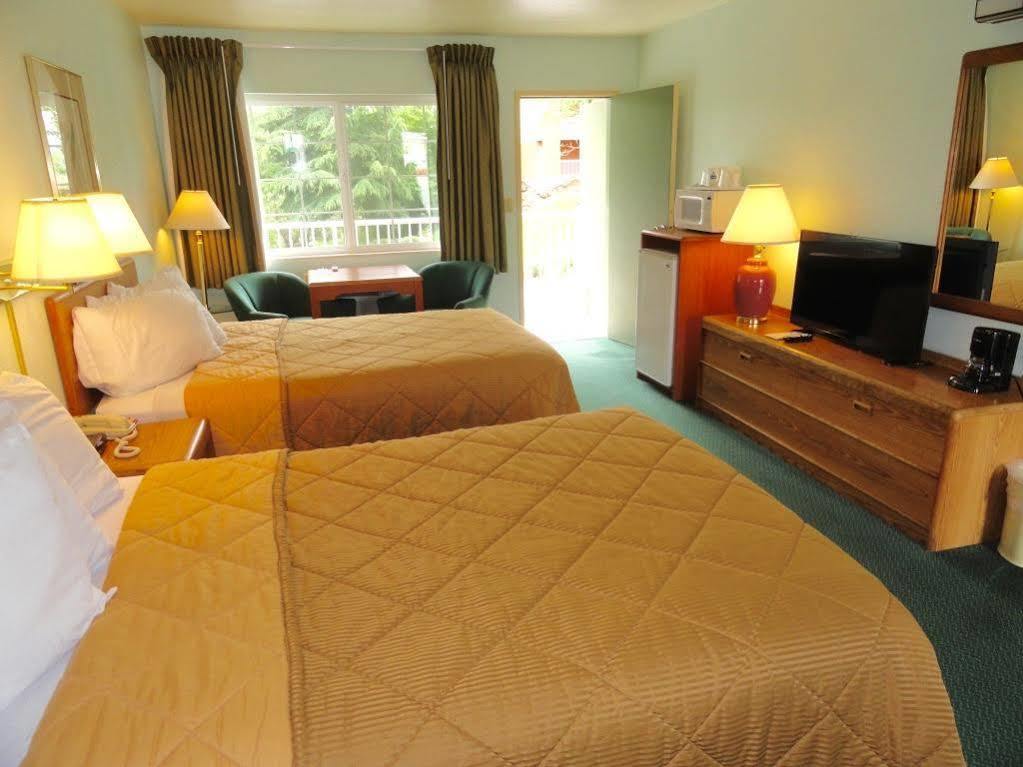 Riverfront Inn Roseburg Extérieur photo
