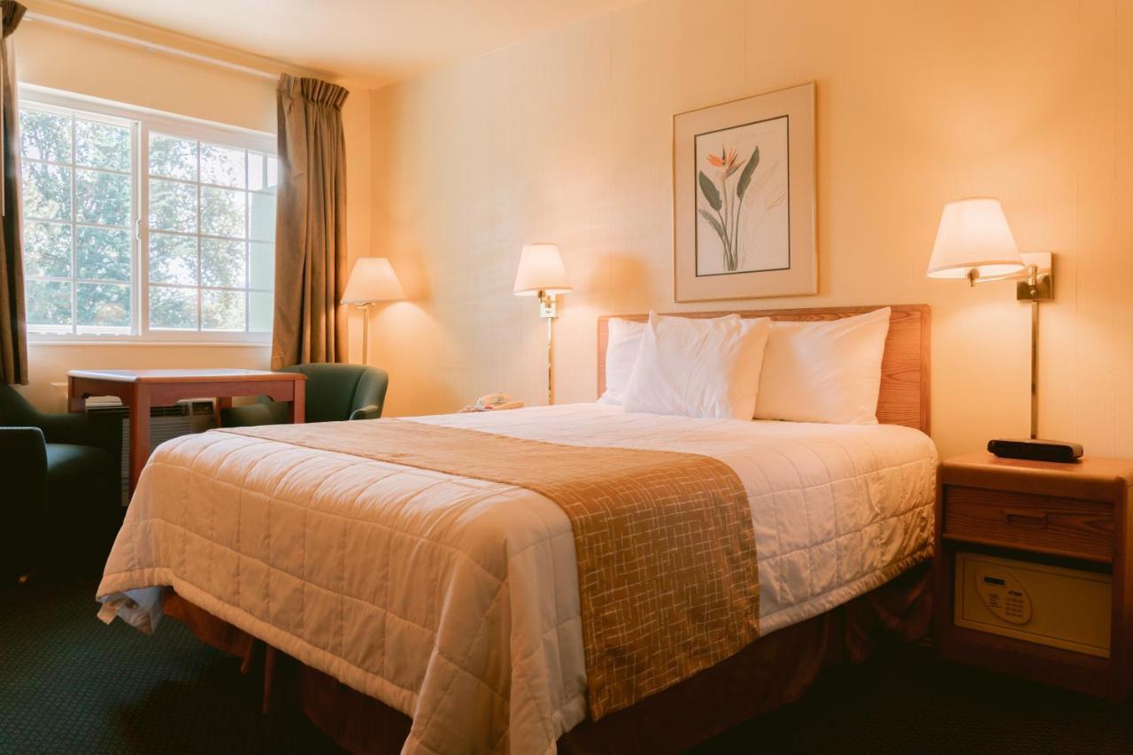 Riverfront Inn Roseburg Extérieur photo