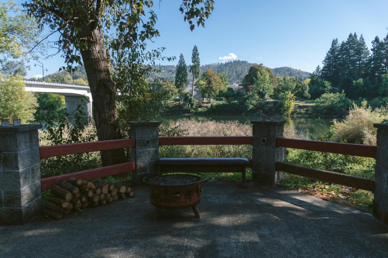 Riverfront Inn Roseburg Extérieur photo