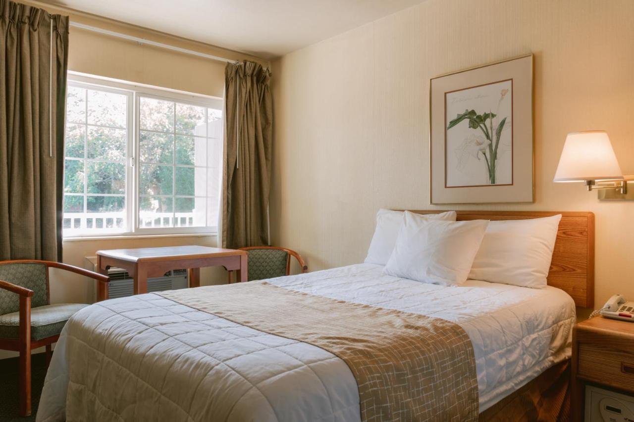 Riverfront Inn Roseburg Extérieur photo
